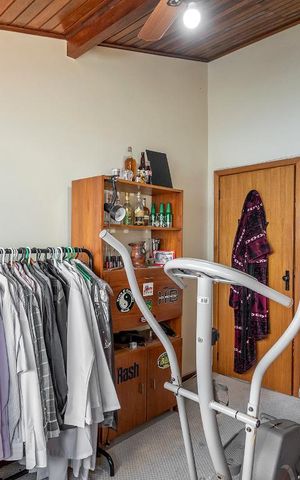 Casa de condomínio à venda com 300m², 6 quartos e 2 vagas Casa de condomínio à venda com 300m², 6 quartos e 2 vagasQuarto 4