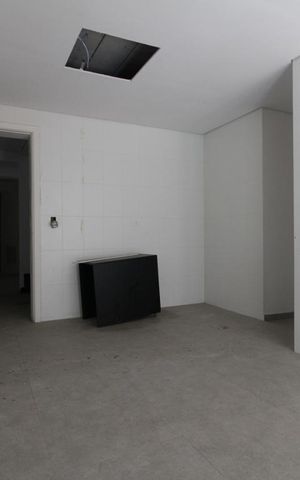 Casa de condomínio à venda com 820m², 4 quartos e 6 vagasÁrea de serviço