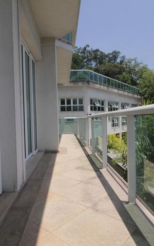 Casa de condomínio à venda com 820m², 4 quartos e 6 vagasVaranda