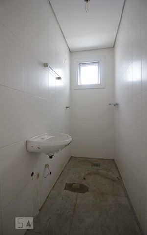 Casa de condomínio à venda com 820m², 4 quartos e 6 vagasBanheiro de serviço