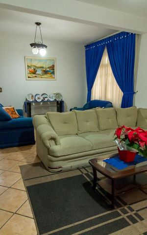 Casa à venda com 198m², 3 quartos e 2 vagasSala