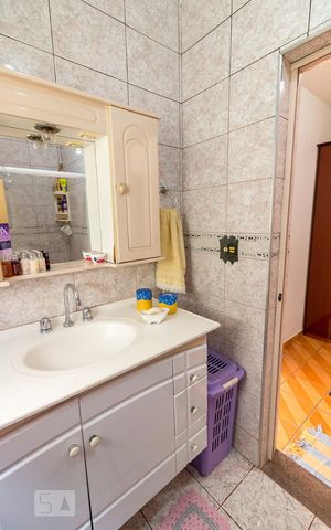 Casa à venda com 198m², 3 quartos e 2 vagasBanheiro quarto 1 suíte