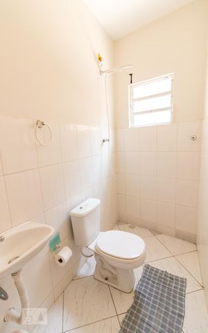 Casa à venda com 198m², 3 quartos e 2 vagasEdícula - banheiro