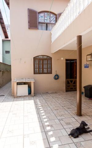 Casa à venda com 198m², 3 quartos e 2 vagasEdícula - vista