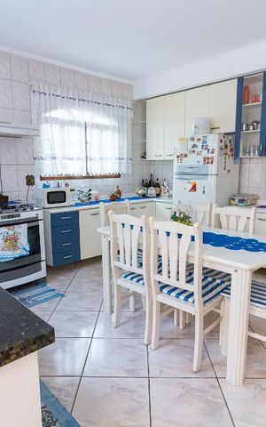 Casa à venda com 198m², 3 quartos e 2 vagasCozinha