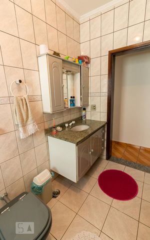 Casa à venda com 198m², 3 quartos e 2 vagasBanheiro social