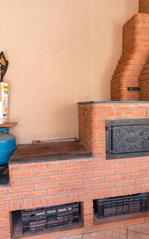 Casa à venda com 198m², 3 quartos e 2 vagasÁrea gourmet - churrasqueira, forno de pizza e fogão à lenha