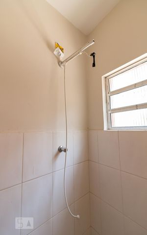 Casa à venda com 198m², 3 quartos e 2 vagasEdícula - banheiro