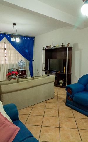 Casa à venda com 198m², 3 quartos e 2 vagasSala