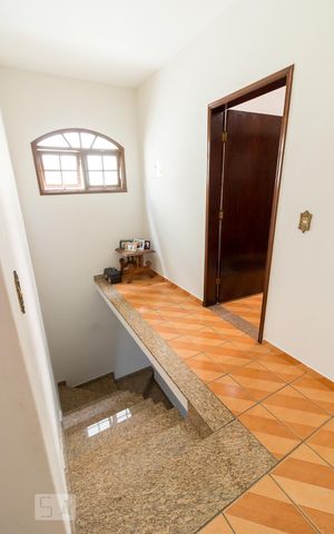Casa à venda com 198m², 3 quartos e 2 vagasEscada 