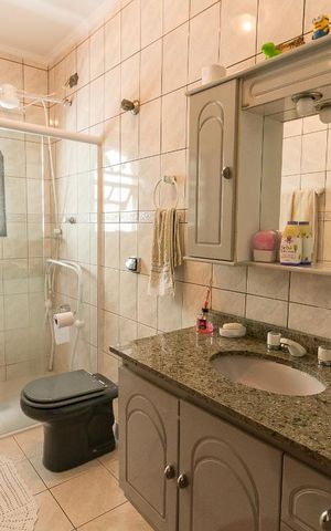 Casa à venda com 198m², 3 quartos e 2 vagasBanheiro social