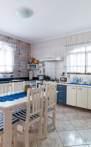 Casa à venda com 198m², 3 quartos e 2 vagasCozinha