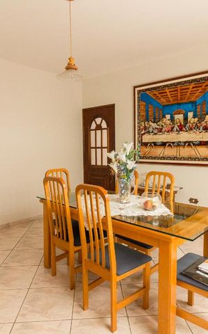 Casa à venda com 198m², 3 quartos e 2 vagasSala de jantar