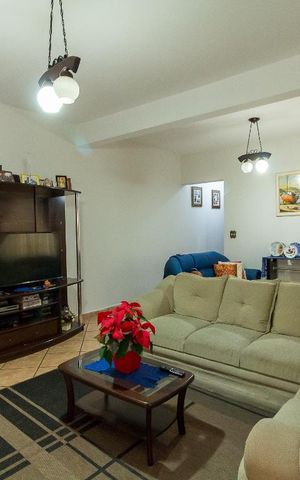 Casa à venda com 198m², 3 quartos e 2 vagasSala