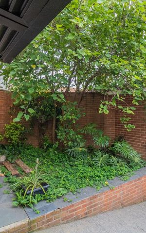 Casa para alugar com 300m², 4 quartos e 6 vagas Casa para alugar com 300m², 4 quartos e 6 vagasQuintal