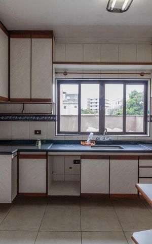 Casa para alugar com 300m², 4 quartos e 6 vagas Casa para alugar com 300m², 4 quartos e 6 vagasCozinha