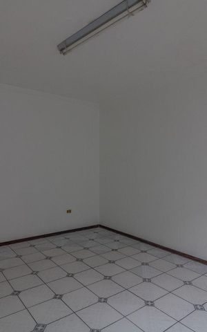 Casa para alugar com 300m², 4 quartos e 6 vagas Casa para alugar com 300m², 4 quartos e 6 vagasHall