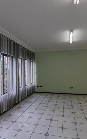 Casa para alugar com 300m², 4 quartos e 6 vagas Casa para alugar com 300m², 4 quartos e 6 vagasSala