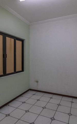 Casa para alugar com 300m², 4 quartos e 6 vagas Casa para alugar com 300m², 4 quartos e 6 vagasQuarto 1