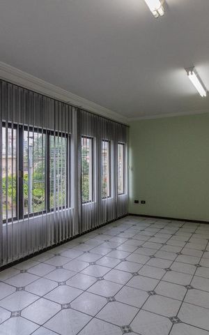 Casa para alugar com 300m², 4 quartos e 6 vagas Casa para alugar com 300m², 4 quartos e 6 vagasSala
