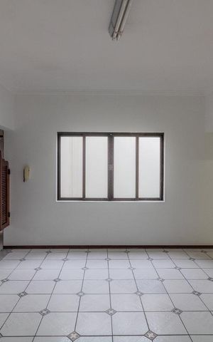 Casa para alugar com 300m², 4 quartos e 6 vagas Casa para alugar com 300m², 4 quartos e 6 vagasHall