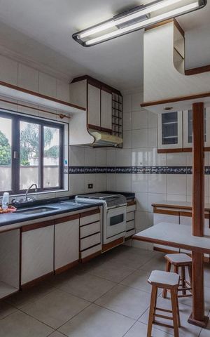 Casa para alugar com 300m², 4 quartos e 6 vagas Casa para alugar com 300m², 4 quartos e 6 vagasCozinha