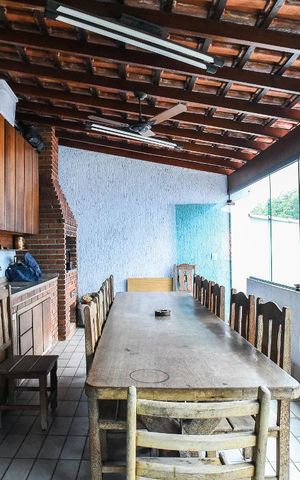Casa à venda com 312m², 2 quartos e 5 vagas Casa à venda com 312m², 2 quartos e 5 vagasÁrea de Lazer