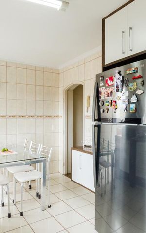 Casa à venda com 270m², 3 quartos e 4 vagas Casa à venda com 270m², 3 quartos e 4 vagasCozinha