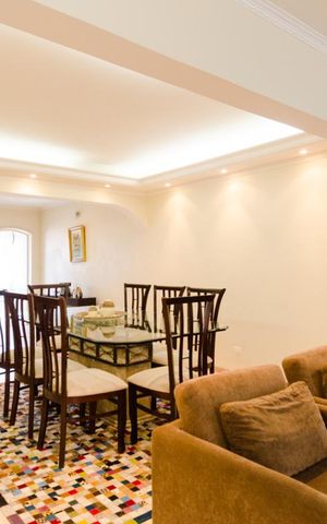 Casa à venda com 270m², 3 quartos e 4 vagas Casa à venda com 270m², 3 quartos e 4 vagasSala