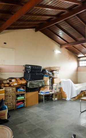 Casa à venda com 270m², 3 quartos e 4 vagas Casa à venda com 270m², 3 quartos e 4 vagasSótão