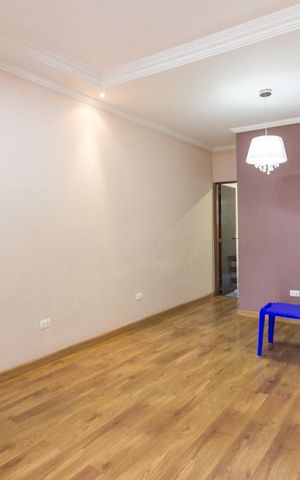 Casa à venda com 79m², 2 quartos e 2 vagasSala