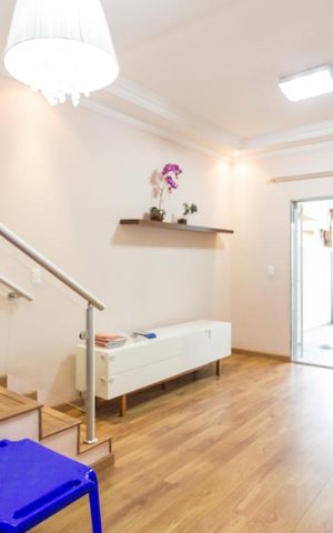 Casa à venda com 79m², 2 quartos e 2 vagasSala