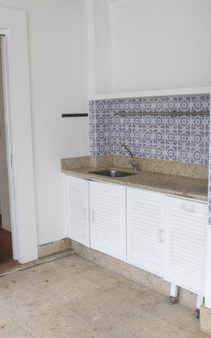 Casa à venda com 400m², 4 quartos e 2 vagas Casa à venda com 400m², 4 quartos e 2 vagasÁrea externa 2º Andar - Churrasqueira
