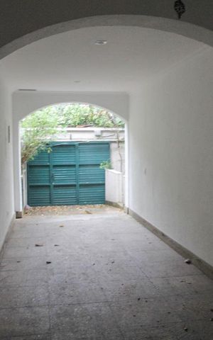 Casa à venda com 400m², 4 quartos e 2 vagas Casa à venda com 400m², 4 quartos e 2 vagasGaragem