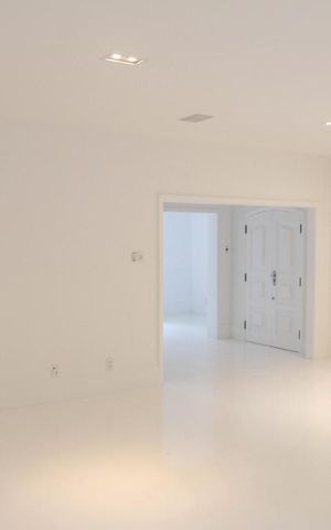 Casa à venda com 400m², 4 quartos e 2 vagas Casa à venda com 400m², 4 quartos e 2 vagasSala