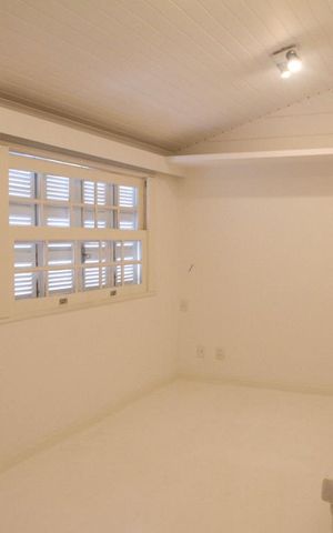 Casa à venda com 400m², 4 quartos e 2 vagas Casa à venda com 400m², 4 quartos e 2 vagasSala - 3º Andar