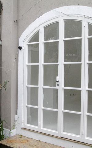 Casa à venda com 400m², 4 quartos e 2 vagas Casa à venda com 400m², 4 quartos e 2 vagasEntrada da casa
