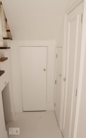 Casa à venda com 400m², 4 quartos e 2 vagas Casa à venda com 400m², 4 quartos e 2 vagasDetalhe Sala