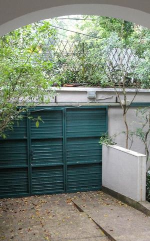 Casa à venda com 400m², 4 quartos e 2 vagas Casa à venda com 400m², 4 quartos e 2 vagasGaragem