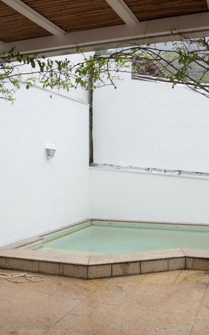 Casa à venda com 400m², 4 quartos e 2 vagas Casa à venda com 400m², 4 quartos e 2 vagasÁrea externa 2º Andar - Piscina