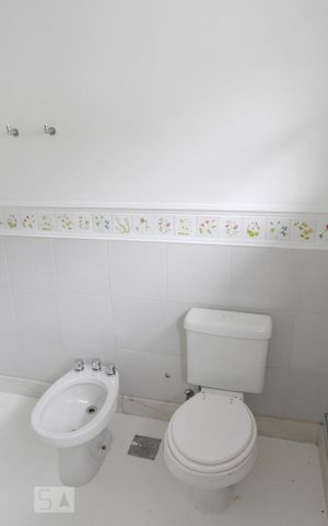 Casa à venda com 400m², 4 quartos e 2 vagas Casa à venda com 400m², 4 quartos e 2 vagasBanheiro Social - 3º Andar