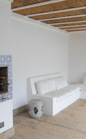 Casa à venda com 400m², 4 quartos e 2 vagas Casa à venda com 400m², 4 quartos e 2 vagasÁrea externa 2º Andar - Churrasqueira