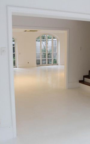 Casa à venda com 400m², 4 quartos e 2 vagas Casa à venda com 400m², 4 quartos e 2 vagasSala