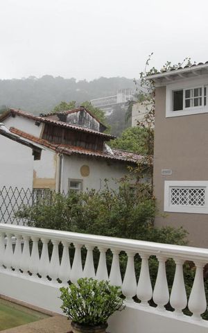 Casa à venda com 400m², 4 quartos e 2 vagas Casa à venda com 400m², 4 quartos e 2 vagasÁrea externa 2º Andar - Piscina