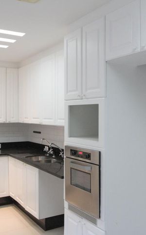 Casa à venda com 400m², 4 quartos e 2 vagas Casa à venda com 400m², 4 quartos e 2 vagasCozinha