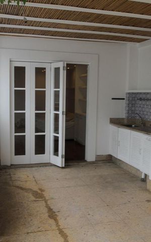 Casa à venda com 400m², 4 quartos e 2 vagas Casa à venda com 400m², 4 quartos e 2 vagasÁrea externa 2º Andar - Churrasqueira