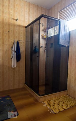 Casa à venda com 600m², 4 quartos e 4 vagas Casa à venda com 600m², 4 quartos e 4 vagasbanheiro