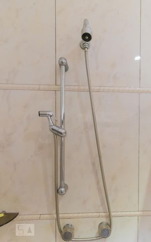 Casa à venda com 198m², 3 quartos e 4 vagas Casa à venda com 198m², 3 quartos e 4 vagasDetalhe banheiro
