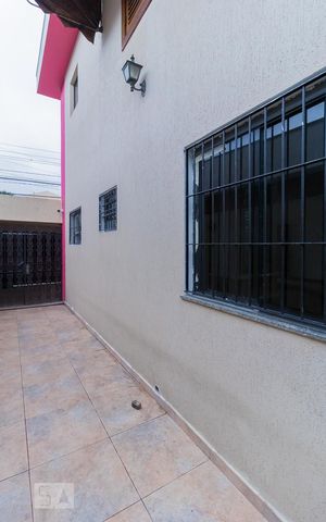 Casa à venda com 198m², 3 quartos e 4 vagas Casa à venda com 198m², 3 quartos e 4 vagasQuintal