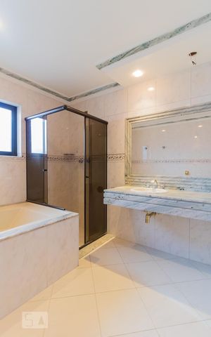 Casa à venda com 198m², 3 quartos e 4 vagas Casa à venda com 198m², 3 quartos e 4 vagasBanheiro da Suíte